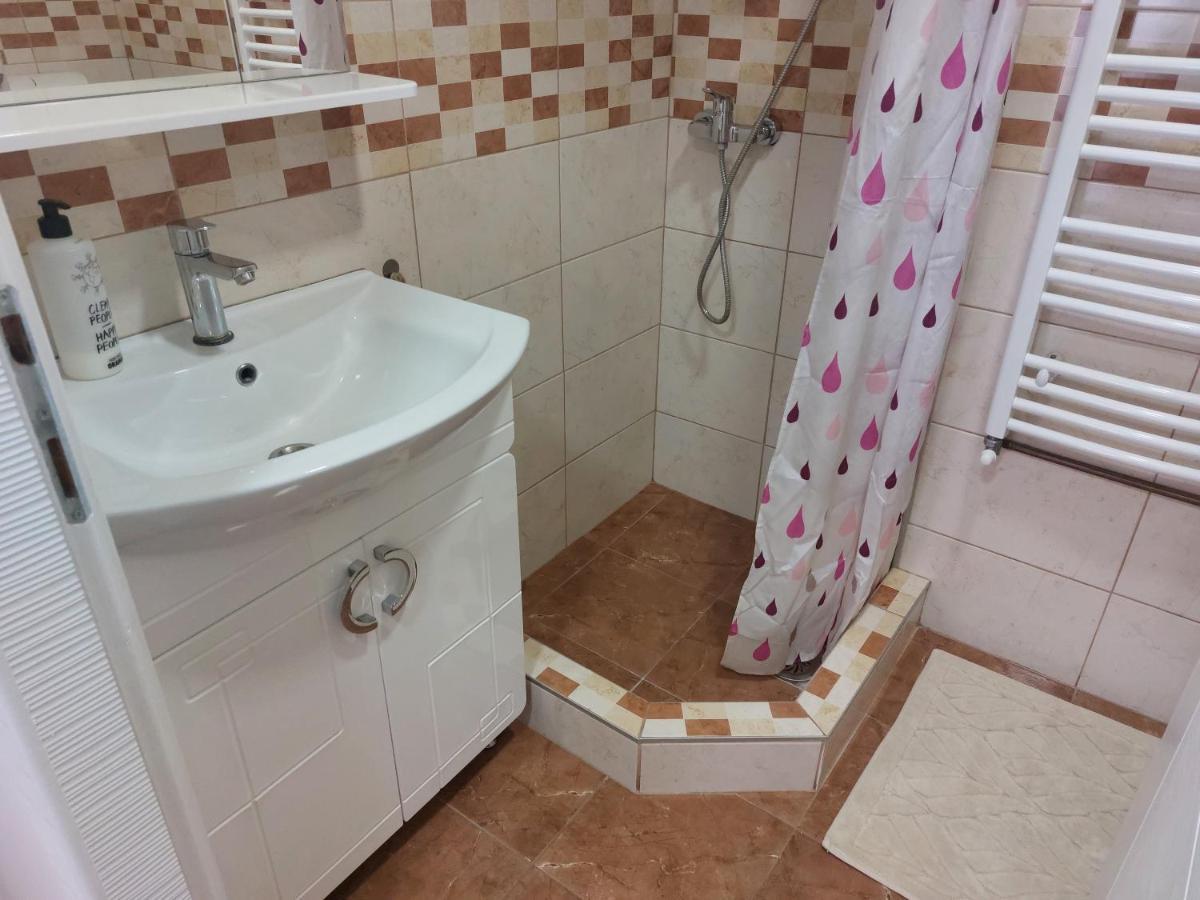 Apartman Centar Sremska Mitrovica Ngoại thất bức ảnh