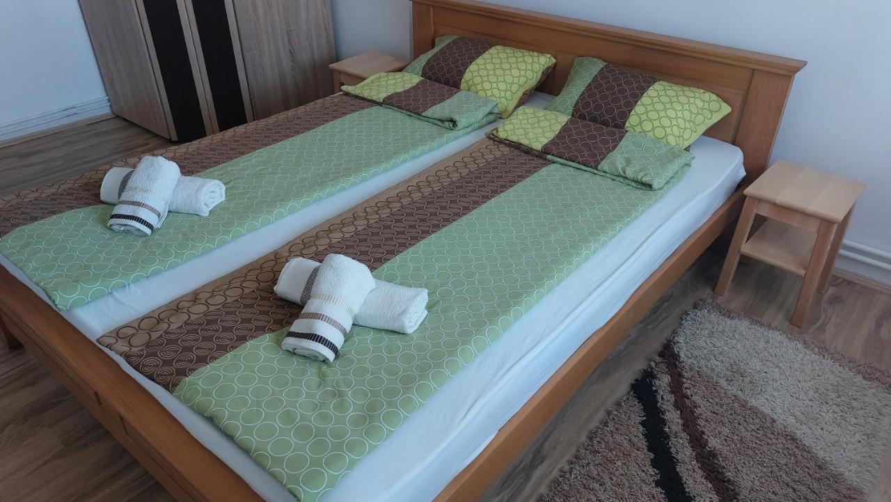 Apartman Centar Sremska Mitrovica Ngoại thất bức ảnh