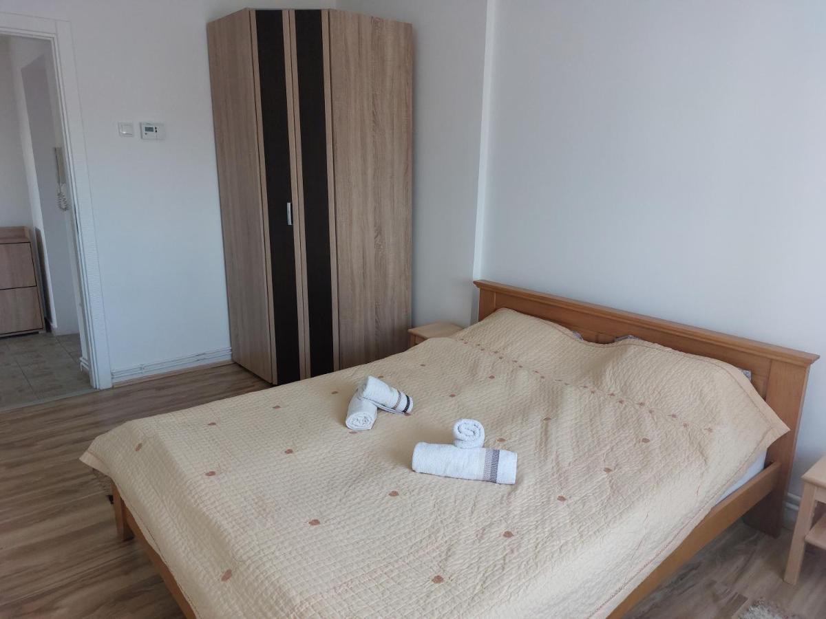Apartman Centar Sremska Mitrovica Ngoại thất bức ảnh