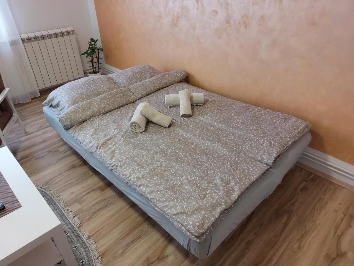 Apartman Centar Sremska Mitrovica Ngoại thất bức ảnh