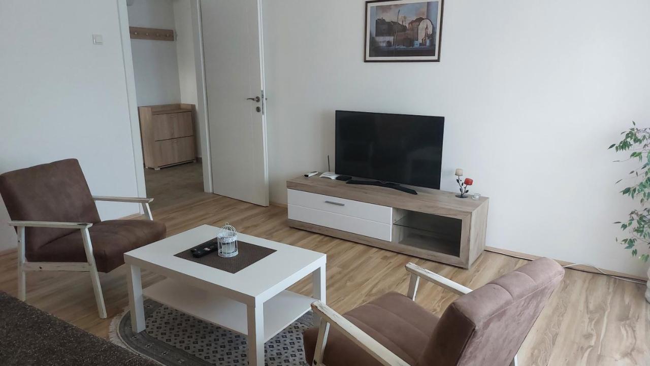 Apartman Centar Sremska Mitrovica Ngoại thất bức ảnh