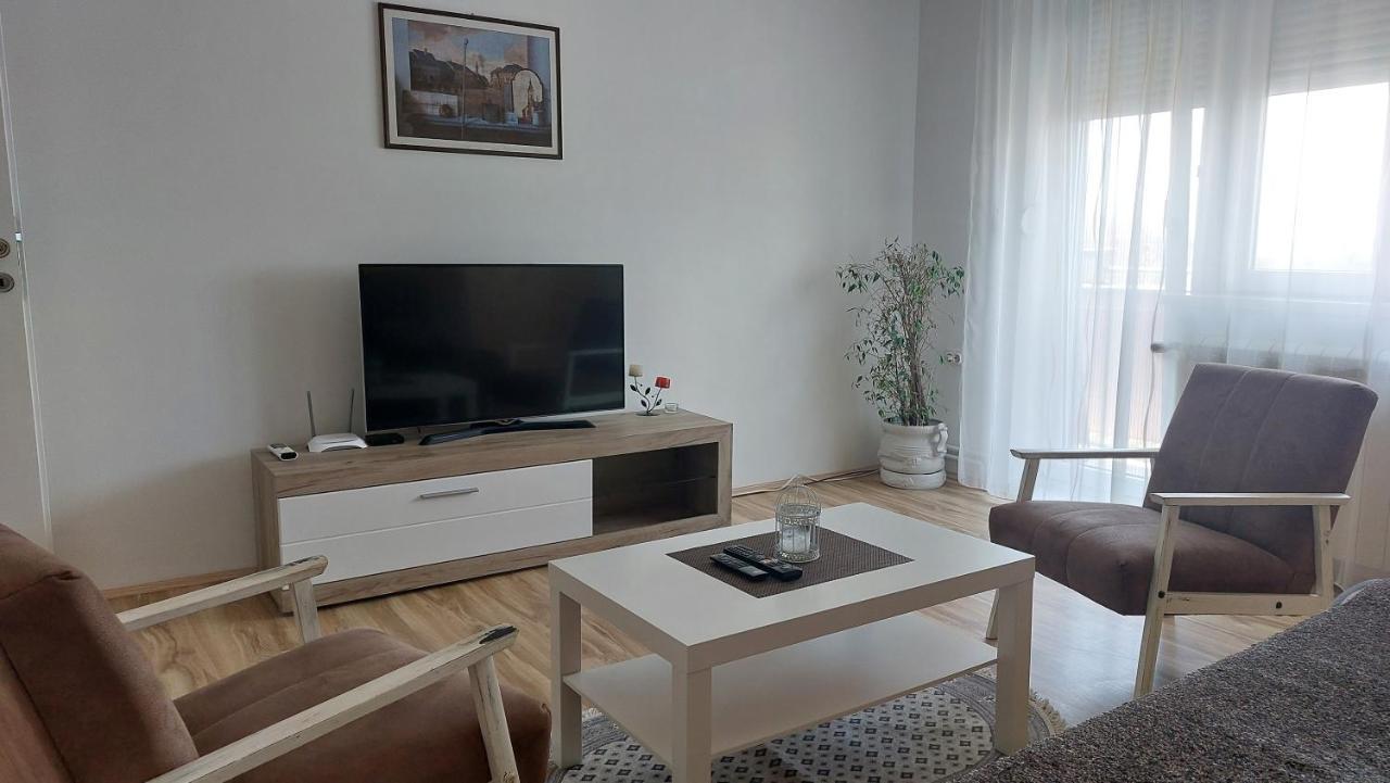 Apartman Centar Sremska Mitrovica Ngoại thất bức ảnh